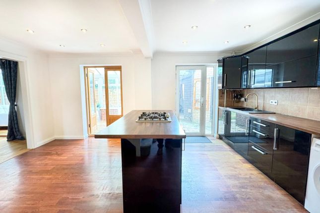 1 Chalkdown, Stevenage photo 3