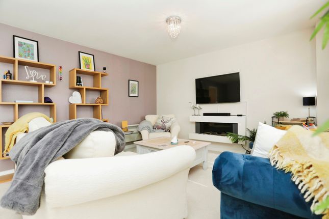 Flat for sale in Neptune Square, Ipswich