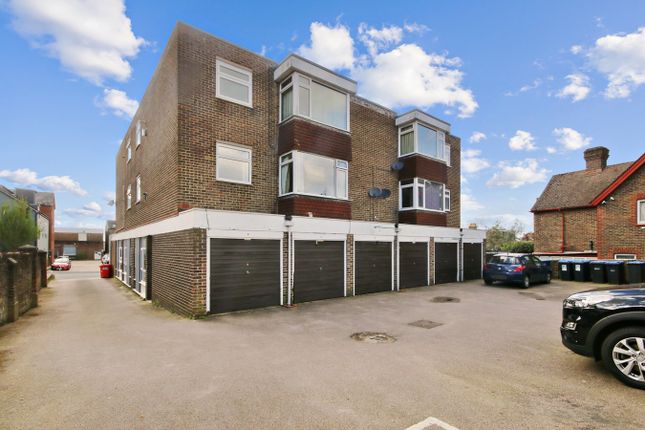 Thumbnail Flat for sale in Cantelupe Road, East Grinstead