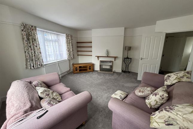 16, West Court, Bridport photo 3