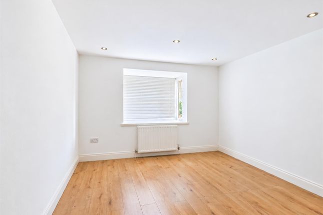 Flat 5, Laura Court, Parkfield Avenue, Harrow photo 4