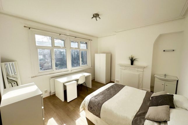 Thumbnail Shared accommodation to rent in Cranes Park Avenue, Surbiton