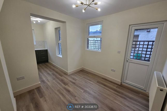 Felixstowe Road, London photo 2