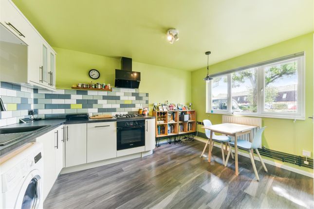 Thumbnail Flat for sale in Abingdon Close, London