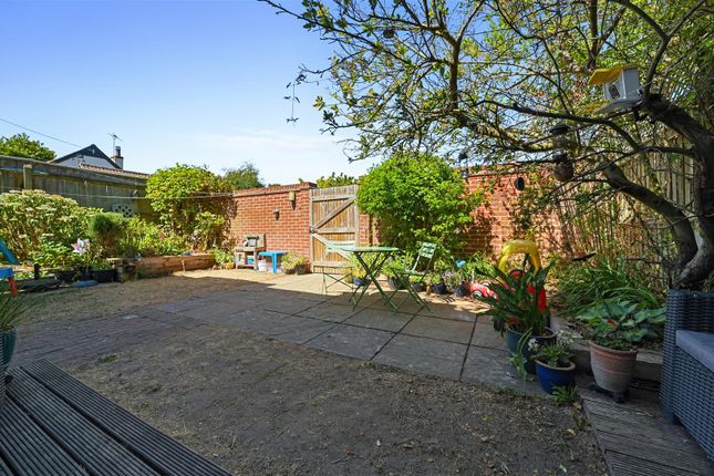 Beehive Corner, 1, Fiddlers Lane, East Bergholt photo 3