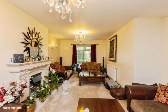 4, Yew Tree Grove, Bradford photo 4