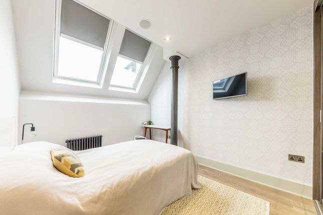 Flat for sale in Dunstable Road, Richmond