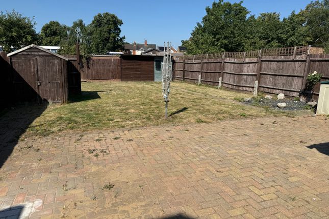 16, Milton Keynes photo 2