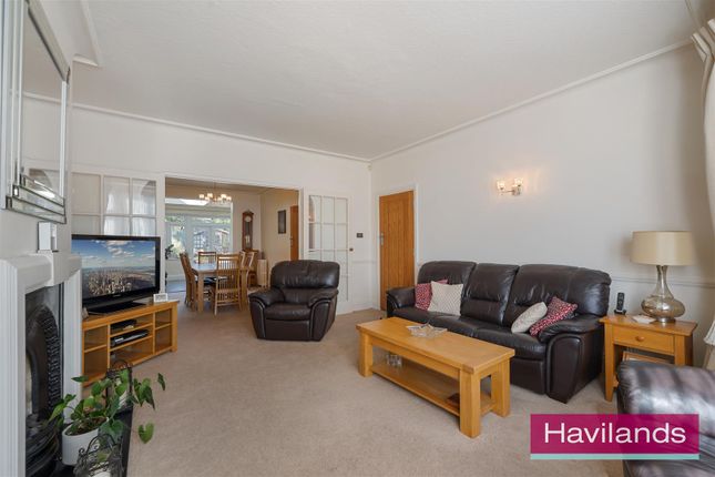 18, Oaklands, N21 photo 3