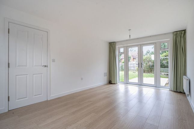 1 Toop Gardens, Chichester photo 3