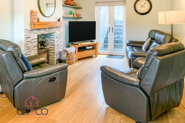 10 Cefn Parc, Tredegar photo 3