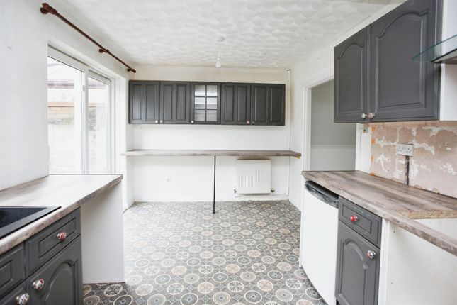 32, Meadow Close, Blackwood photo 3