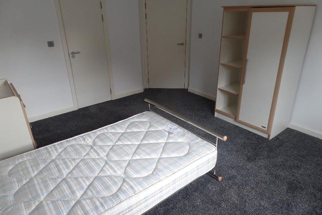 Flat 1, 9, The Waterglades, Rosehill, Willenhall photo 3
