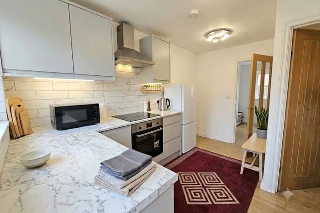 7, Trinity Close, Hounslow photo 4