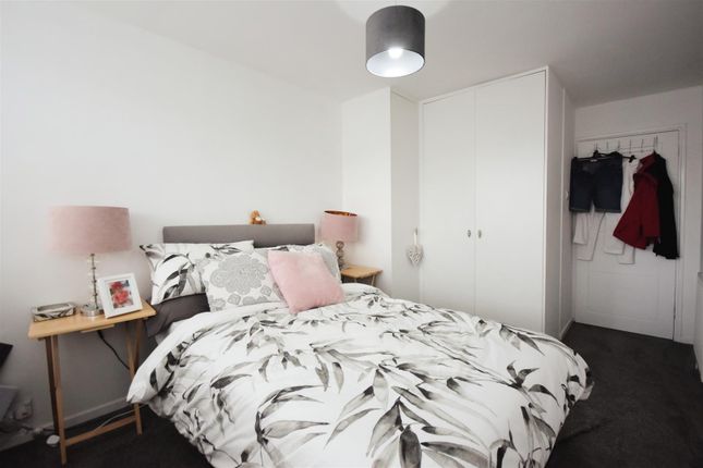 Flat for sale in Otho Court, Augustus Close, Brentford