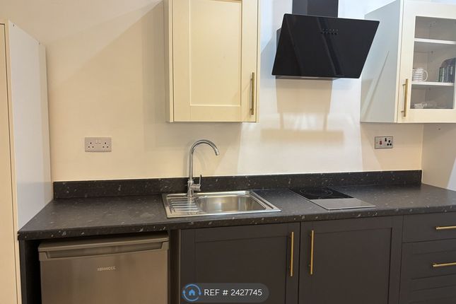 Room 3 - Upstairs Ensuite With Kitchenette