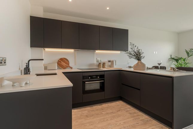 86, Kew Bridge Rise,
Brentford,
London,
TW8 0EX photo 4