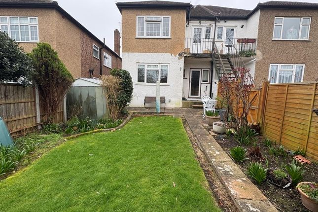2-bed flat on 5 Shirley Court, Sedley Rise, Loughton, £160,000