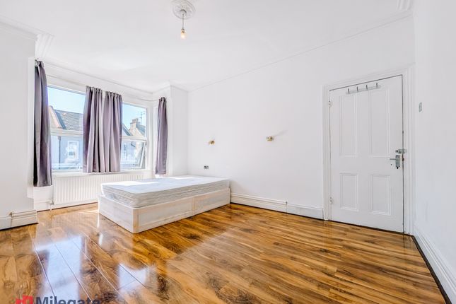 74, Beedell Avenue, Westcliff-On-Sea photo 2