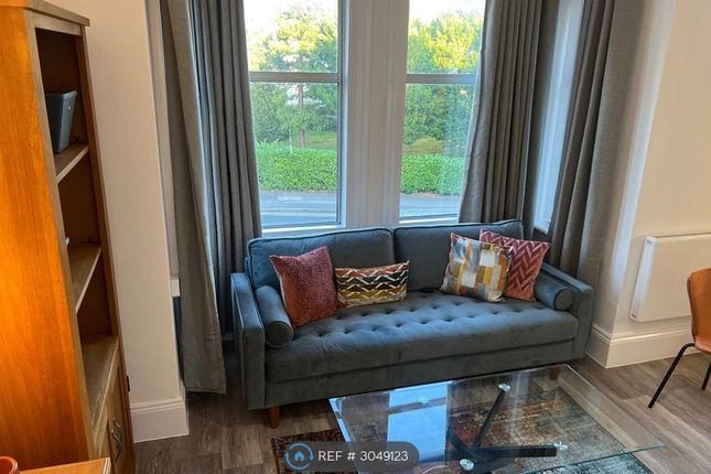 Flat, Basingstoke Road, Reading photo 5