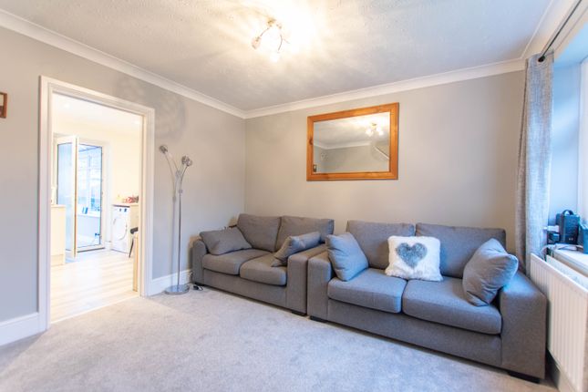 126, Kingshill Road, Swindon photo 4