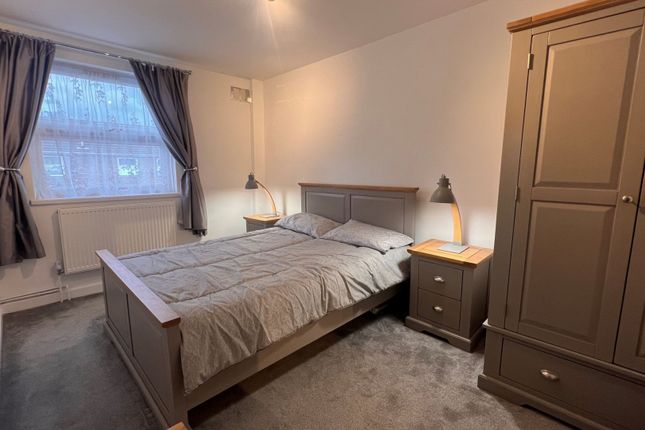 Thumbnail Shared accommodation to rent in Room 6, Turner Street, Whitechapel