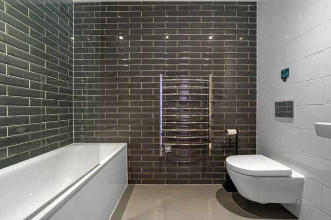 Flat 31, The Textile Building, 31A, Chatham Place, London photo 4