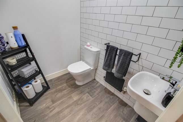 Town house for sale in Little Wood Crescent, Wakefield