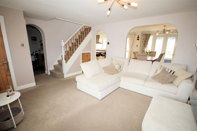 24, Meadow Road, Toddington photo 3