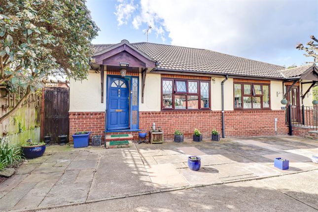 2-bed house on 2, Kingsway Mews, Westcliff-On-Sea, £350,000