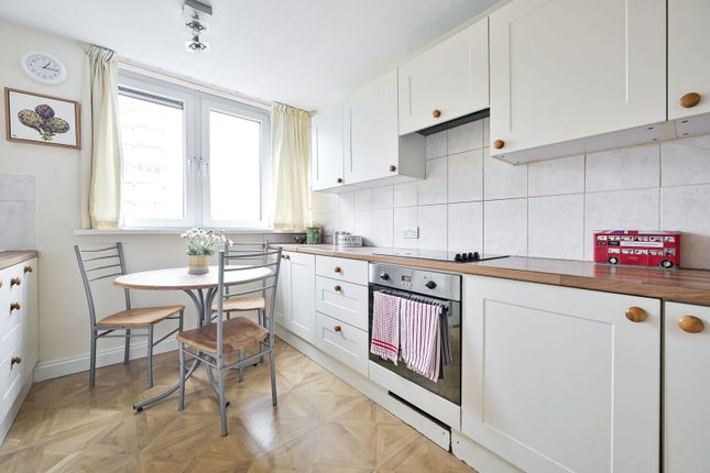 Neville Gill Close, Wandsworth photo 4