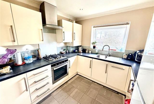 Flat 5 Tarring Gate, South Street Tarring, Worthing photo 5