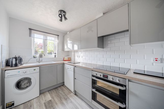 2 Pebble Cottages Mill Park Road, Bognor Regis photo 3