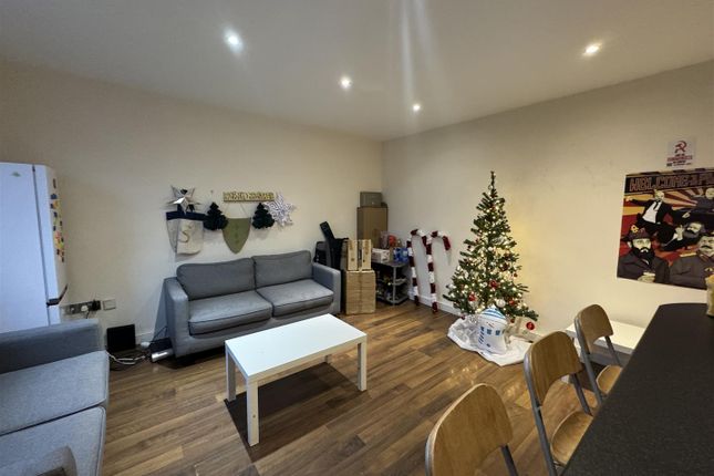 8, Royal Park Grove, Leeds photo 2