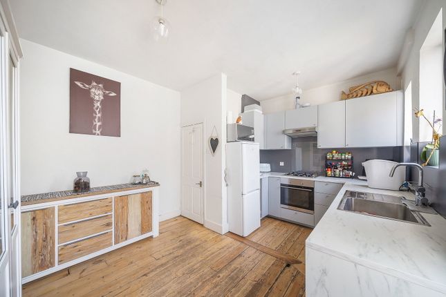 9, Clifton Park Avenue, London photo 3