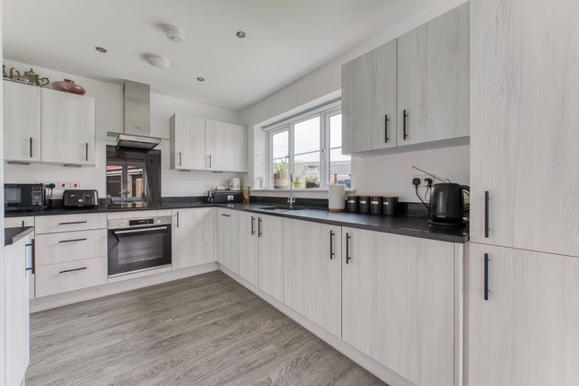 23 Kestrel Road, Great Yarmouth photo 3