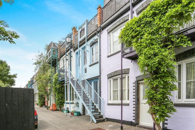 2 bed mews house for sale in Marlborough Yard, London N19