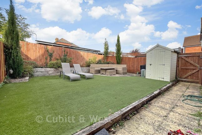 14, Longcroft Way, Havant photo 2
