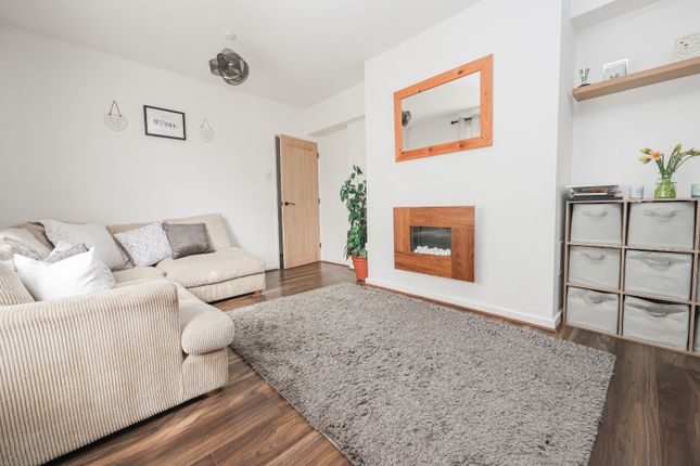 11 Cheshire Lane, Witham St. Hughs, Lincolnshire photo 2