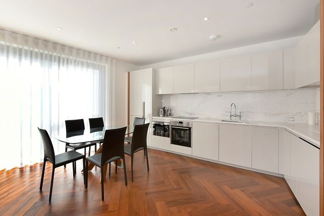Thumbnail Flat to rent in Embassy Gardens, 5 New Union Square, London
