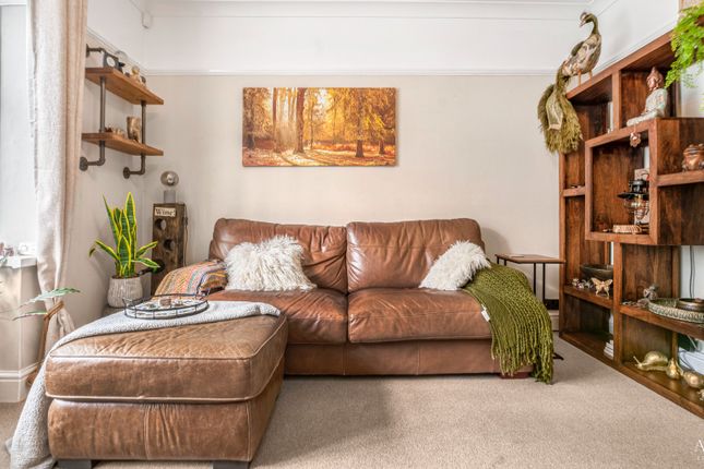 5 Newlands Drive, Riddings, Derbyshire photo 4
