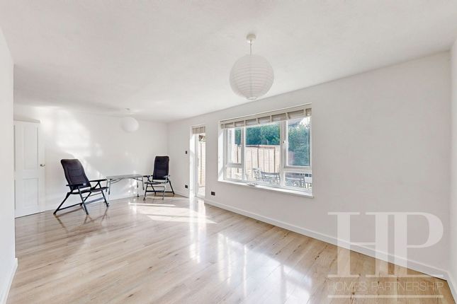 103 Maiden Lane, Crawley photo 4
