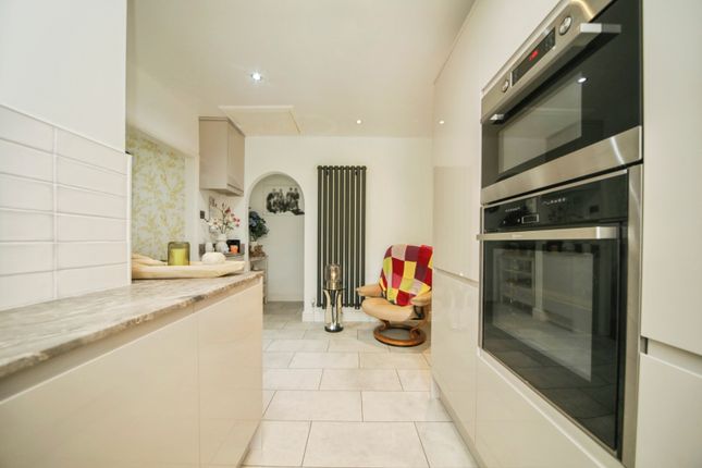 8, Holly Road, Ipswich photo 4