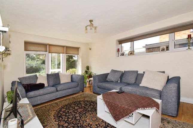 21, Kenilworth Drive, Leicester photo 4