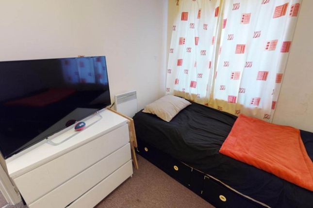 9, Ulverston, Purfleet On Thames photo 3