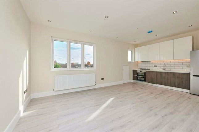Flat to rent in Clifton Gardens, London