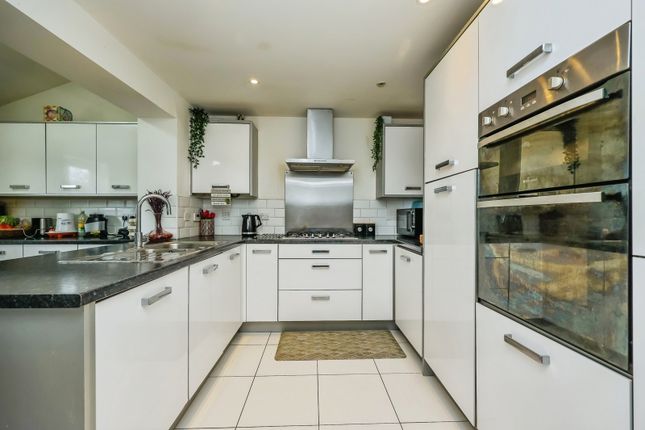 39, Dexters Grove, Nottingham photo 4