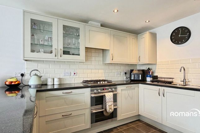 14, Beckett Gardens, Tadley photo 4