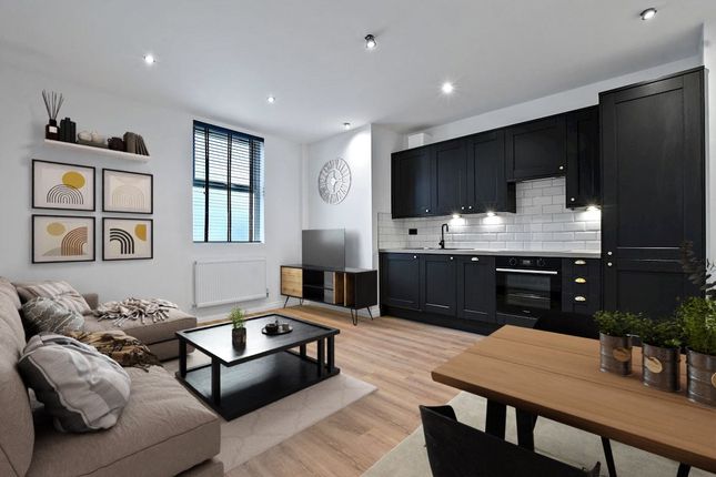 Thumbnail Flat to rent in Crescent Road, London