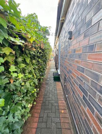 17, Orville Drive, Manchester photo 5